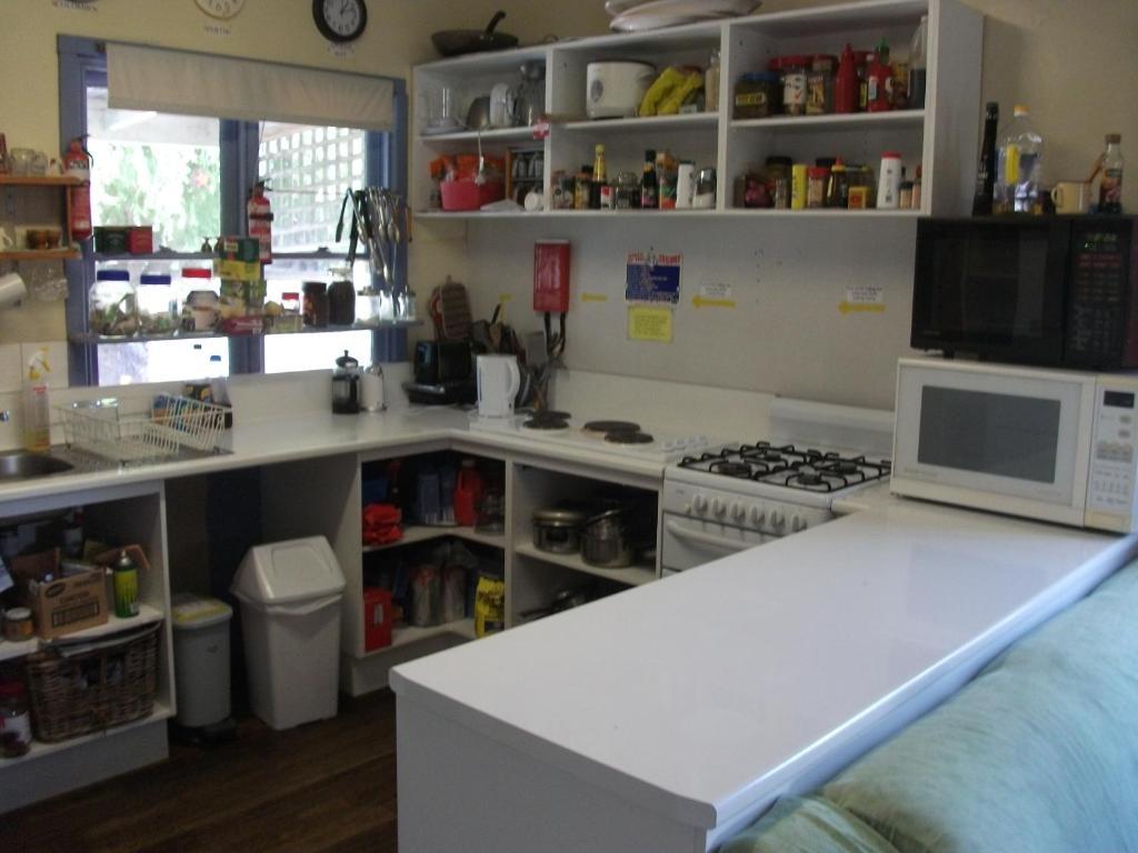 Apollo Bay Backpackers Hostel Bagian luar foto